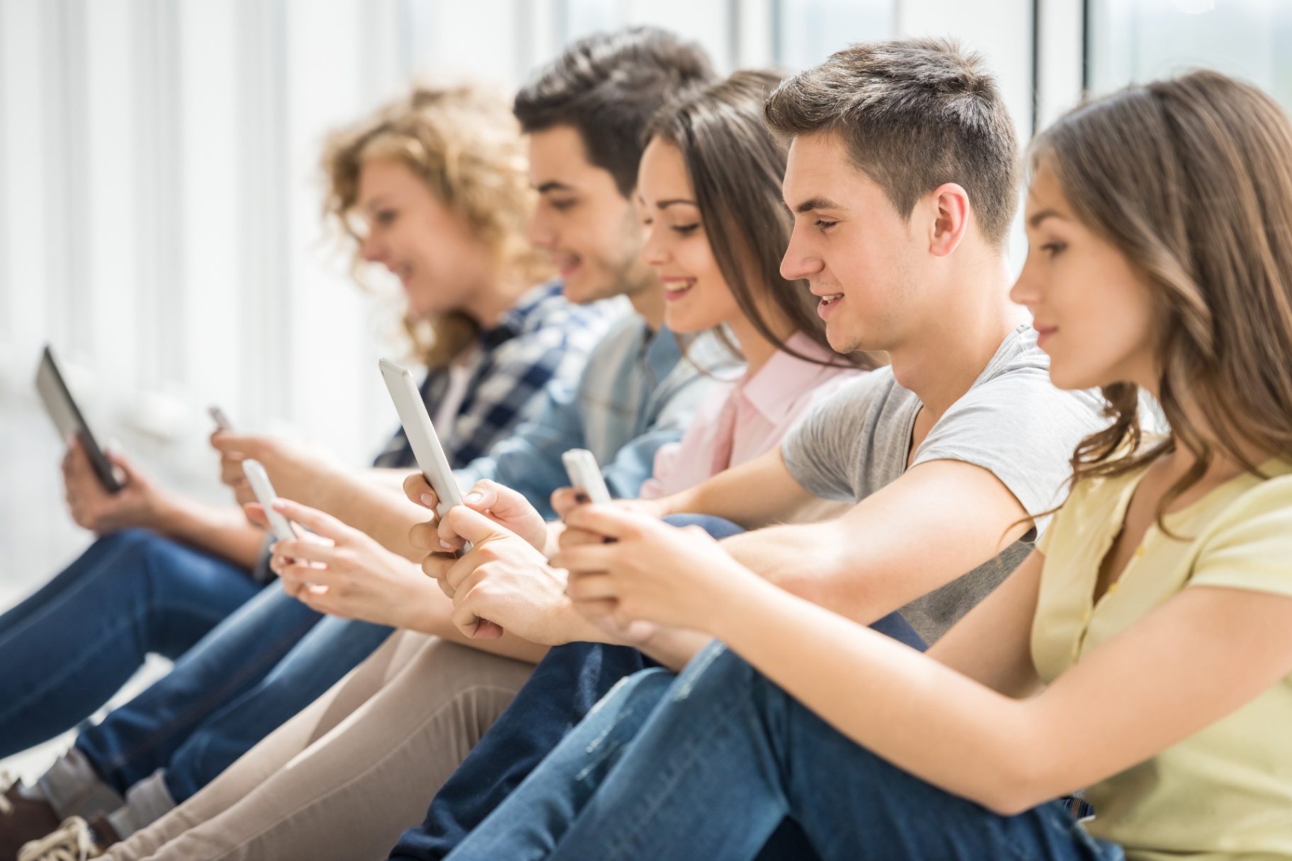 Frequently asked questions about expat connectivity, mobile plans, and home bundles in the UAE